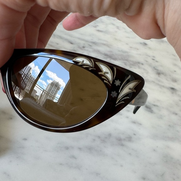 Gucci Unique Mother of Pearl Cat Eye Sunglasses - Picture 10 of 13